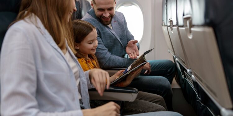 Requisitos para viajar en avión con niños: ¿qué papeles son necesarios ...
