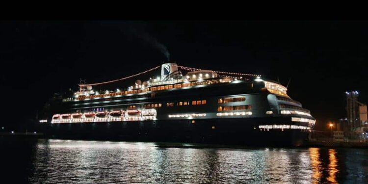 Arribo del Crucero Volendam de Holland América