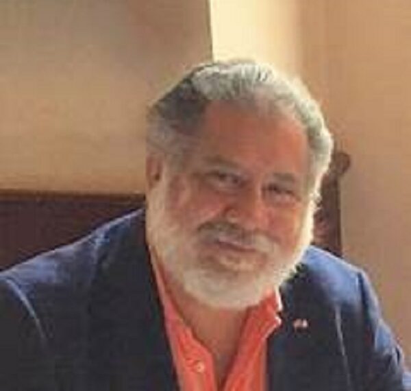 In Memoriam. Guillermo Martínez Flores.