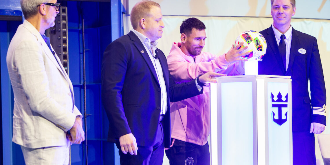 Apadrina Messi nuevo crucero » ¡ Uniendo al Caribe !