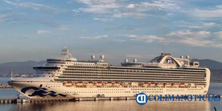 Este domingo atraco en el puerto de Manzanillo, el crucero turístico Crown Princess