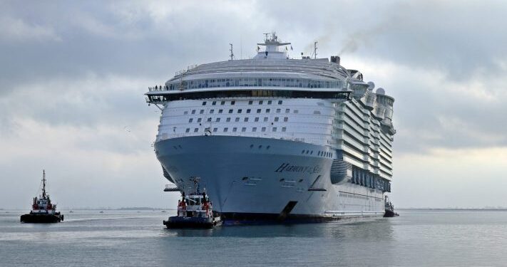 Crucero de Royal Caribbean rescata a seis personas y un perro