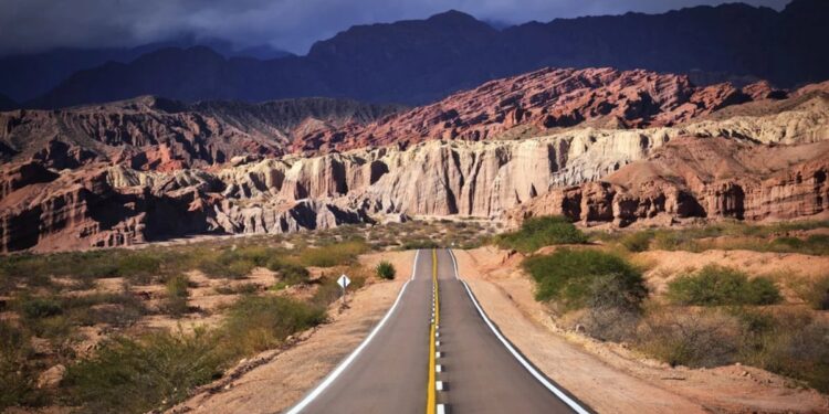 “Rutas argentinas”: consejos para volver a disfrutar de los viajes “como si fueran una aventura”