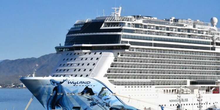 Inició temporada de cruceros 2024; Turismo Colima estimó derrama por casi 5 mdp