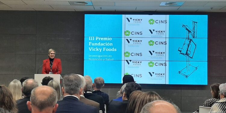 Cynthia Fontes recibe el premio Vicky Foods a la investigación en nutrición y salud