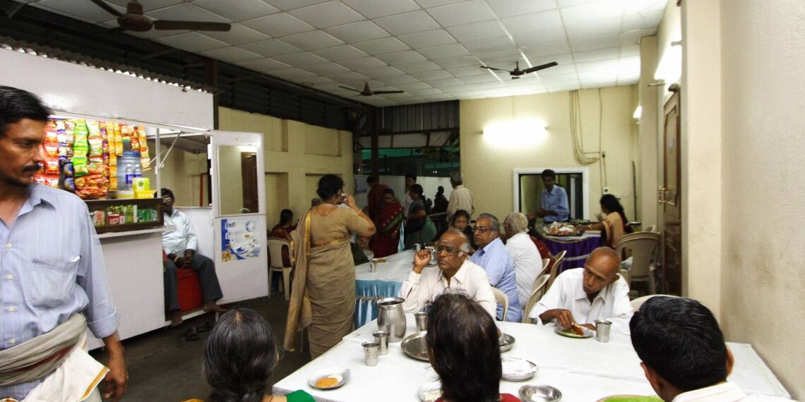 ‘Stop selling unhealthy food in canteens’