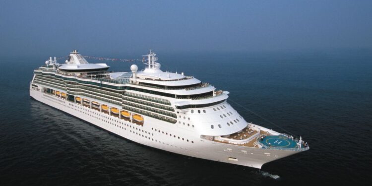 APM Terminals Callao recibe al “Serenade of the Seas”, el crucero de Royal Caribbean que da la vuelta al mundo.