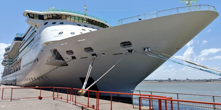 El crucero Serenade of the Seas de “la vuelta al mundo” llegó a Puerto Madryn