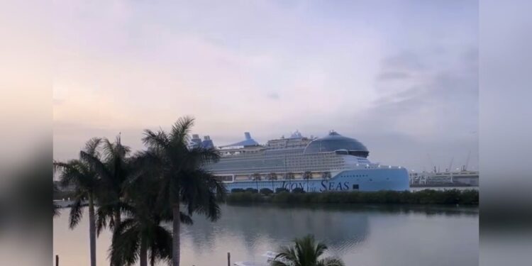 Arribó a Miami el crucero más grande del mundo