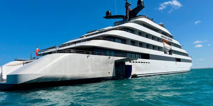 Emerald Azzurra se convierte en el primer crucero en visitar Cabo de la Vela