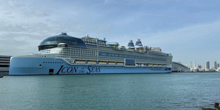 Llega a la Bahía de Miami el crucero más grande del mundo Icon of the Seas