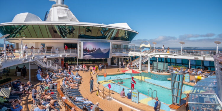 El crucero viral de 9 meses que da la vuelta al mundo visitará Valencia en 2024