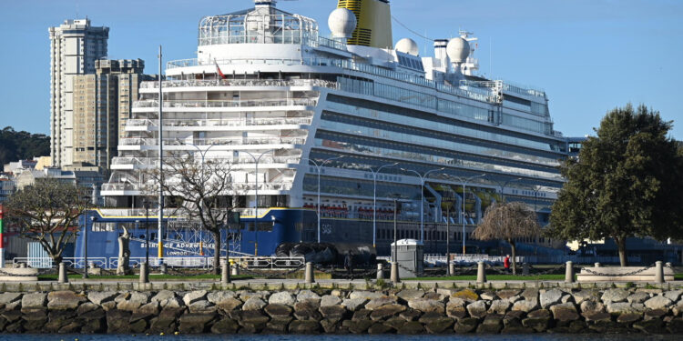 El ‘Spirit of Adventure’ inauguró las escalas de cruceros del puerto de A Coruña