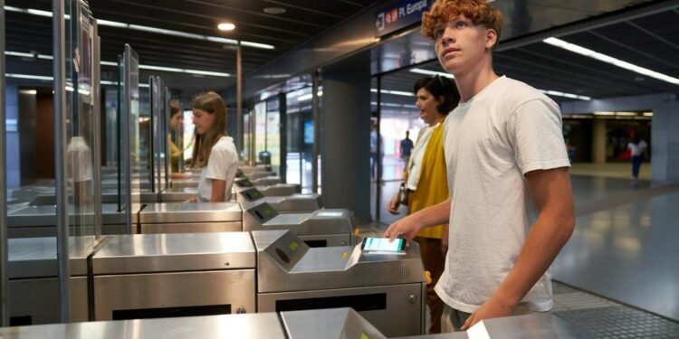 TMB batió su récord histórico en 2023 con 643 millones de viajes validados