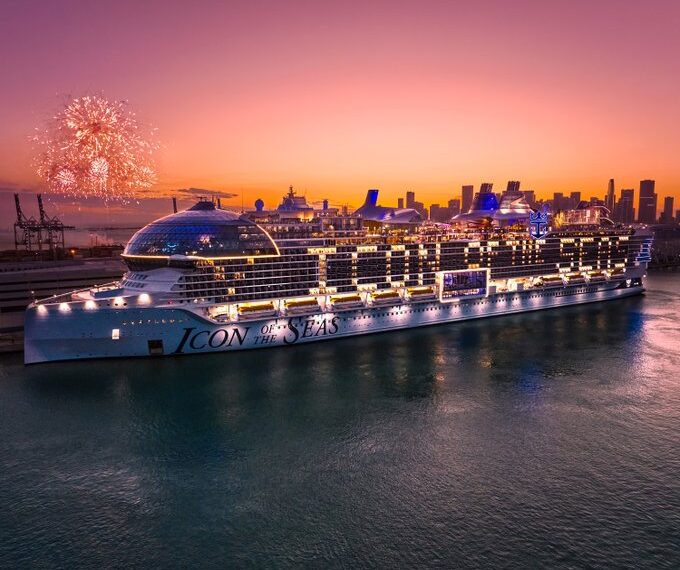 Lionel Messi celebra ceremonia de nombramiento del crucero más grande del mundo