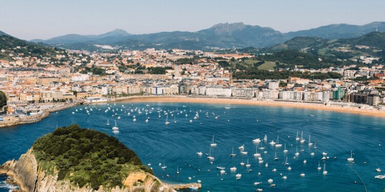 La región de España que está entre los mejores destinos para visitar en verano de 2024 según Lonely Planet: "Infinitamente cautivadora"