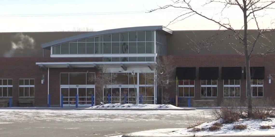 Businesses hope Sun Foods boosts Brooklyn Center shopping center that Walmart left behind
