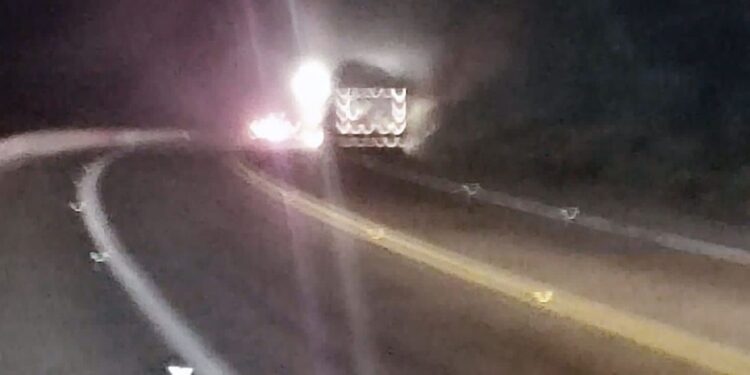 Nayarit Noticias | ARDE PIPA DE GAS LP PASANDO EL CRUCERO DE ROSAMORADA