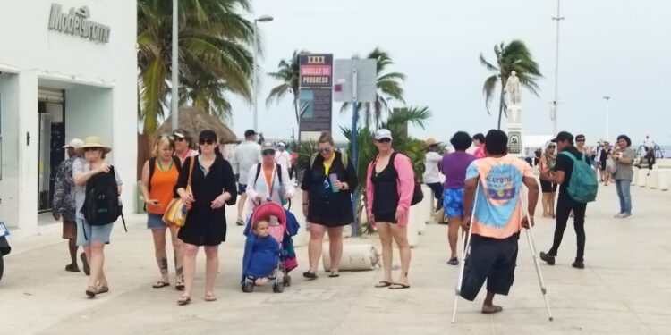 Pese a crucero, 'no levanta' comercio en Progreso