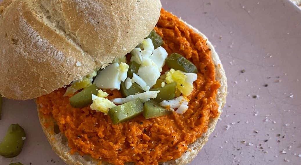 A sandwich made with a jackfruit filler