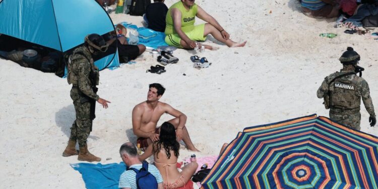 La industria turística pedirá a los candidatos presidenciables la desmilitarización del sector