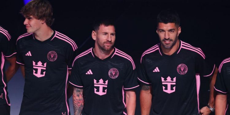 Nueva camiseta del Inter Miami de Messi cambia cripto por crucero | MUNDO