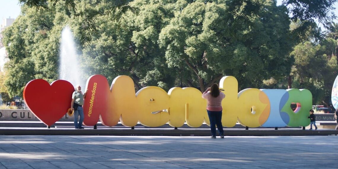 Agencias de turismo de Mendoza están en pie de guerra contra el DNU del presidente Milei