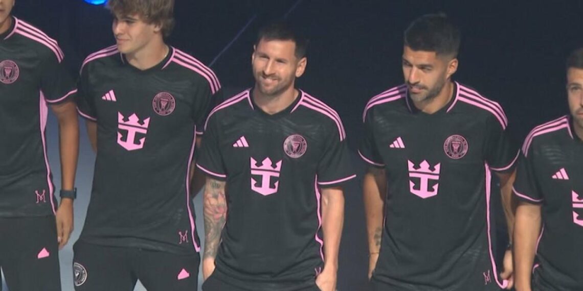 Messi estrena camiseta... ¡y el crucero más grande del mundo!