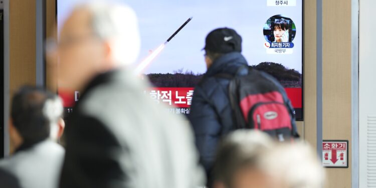 Norcorea anuncia que probó un nuevo misil de crucero, un ejemplo más del aumento en sus capacidades