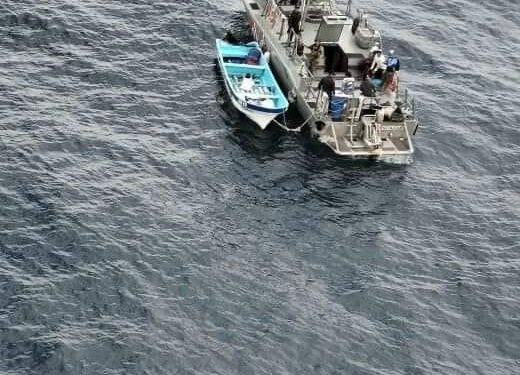 Rescata crucero a seis pescadores extraviados en mar de Cozumel