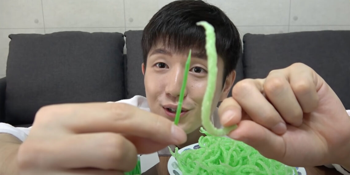 A screengrab from Ssot815's mukbang video featuring fried toothpicks.