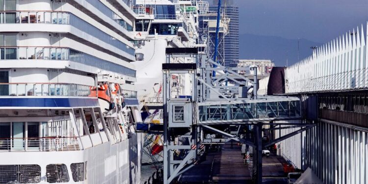 Port de Barcelona acuerda evitar el suministro de agua a cruceros en medio de emergencia por sequía