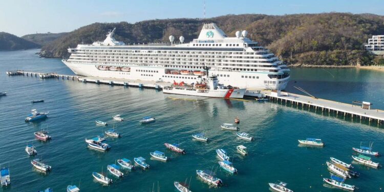 La visita de cruceristas, para la población, es de suma importancia debido a la derrama económica.