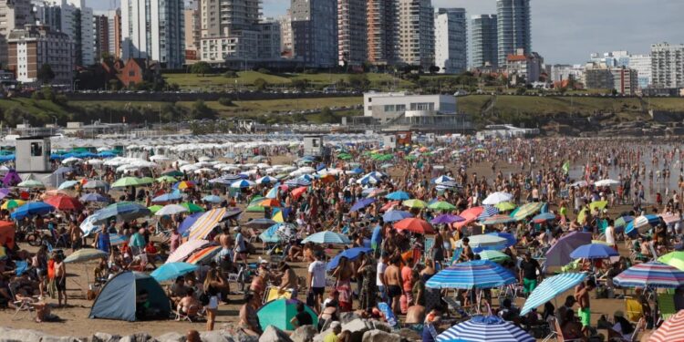 Mar del Plata: un estadounidense murió en la Playa Popular y otro tuvo un ACV en un crucero