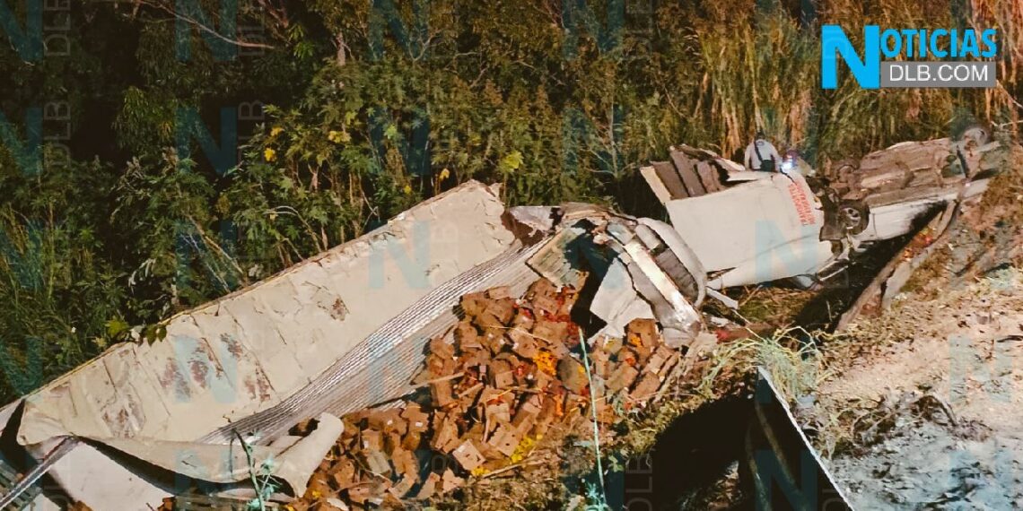 Al menos tres personas perdieron la vida tras accidente en la carretera Tepic – Crucero de San Blas – Noticias de la Bahía – NDLB