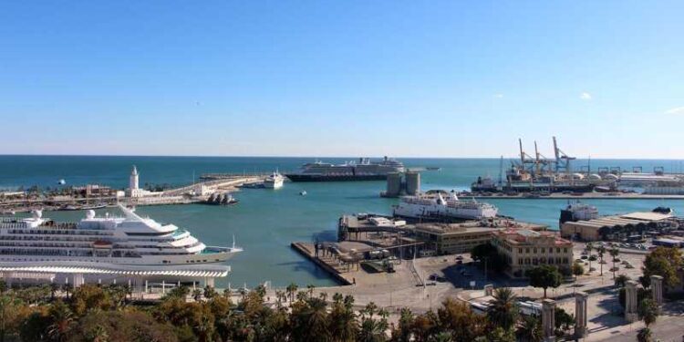Más del 30% de los cruceros que llegan al puerto de Málaga son de segmento...