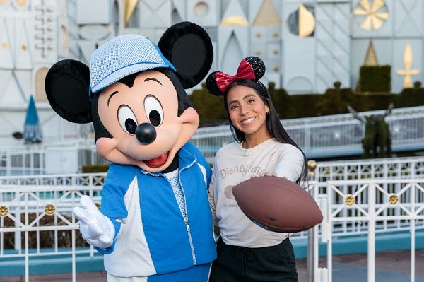 Diana Flores durante una visita mágica con el MVP de Disneyland Resort