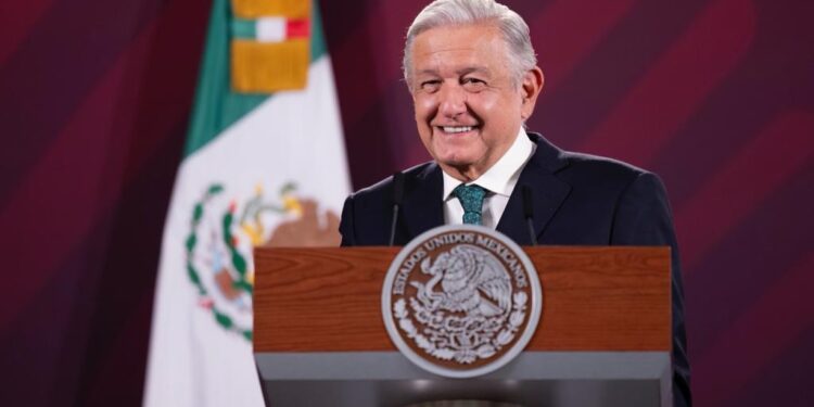 AMLO defiende a gobernadores de Veracruz y Sonora frente a críticas por inseguridad y viajes