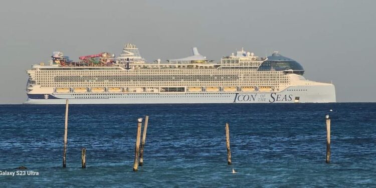 Atraca el “Icon of the seas”, el crucero más grande del mundo