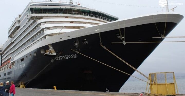 Dos cruceros internacionales recalaron en Punta Arenas