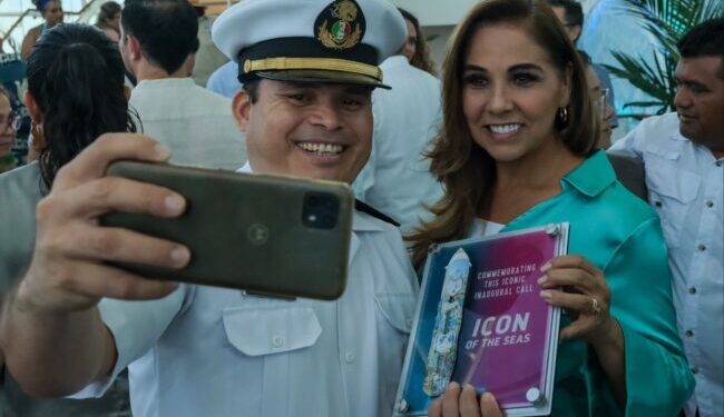 Recibe Mara Lezama al crucero más grande del mundo en Mahahual, Quintana Roo
