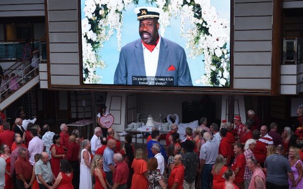 Carnival Cruise Line celebra Día de San Valentín con mayor renovación de votos en el mar