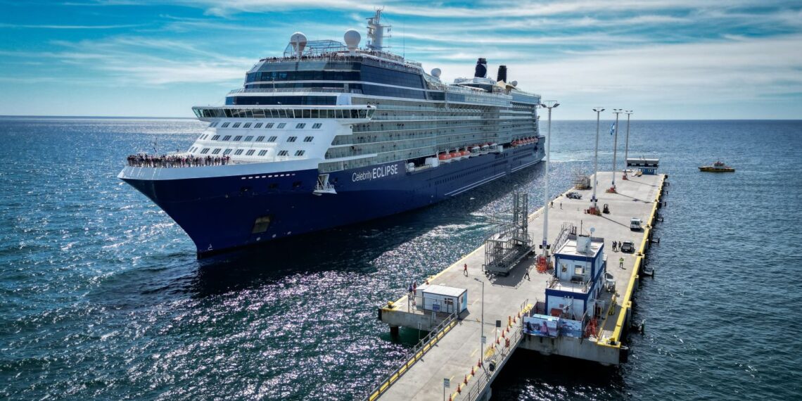 Celebrity Eclipse adelanta arribo a Puerto Madryn debido a condiciones climáticas