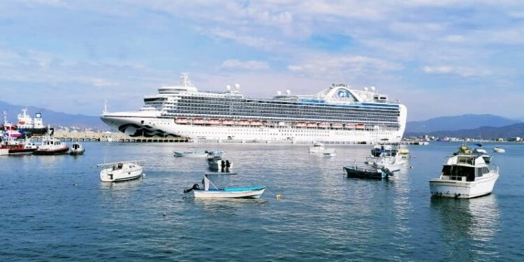 Atraca el séptimo crucero turístico del 2024 en Manzanillo