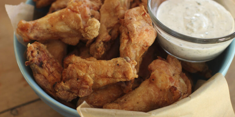 How to defend against food poisoning at your Super Bowl party