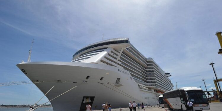 Llegan cuatro cruceros en simultáneo al Puerto de Montevideo