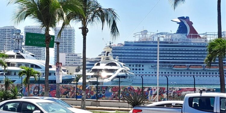 Crucero Internacional Carnival Panorama