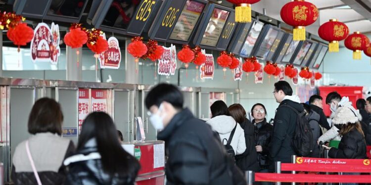 China con auge de viajes entrantes y salientes durante festividades (+Video)