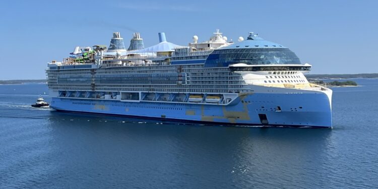 EN 2023, EL 9% DE LOS CHILENOS QUE VIAJARON LO HICIERON EN CRUCERO