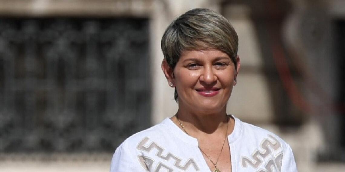 Verónica Alcocer: esto es lo que lleva en viajes como primera dama